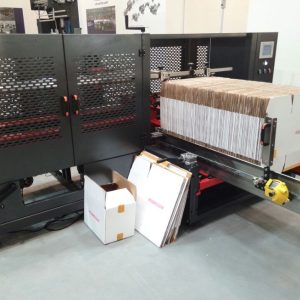 AUTOBOX automatic case erector with the horizontal worktable loaded with flat cartons
