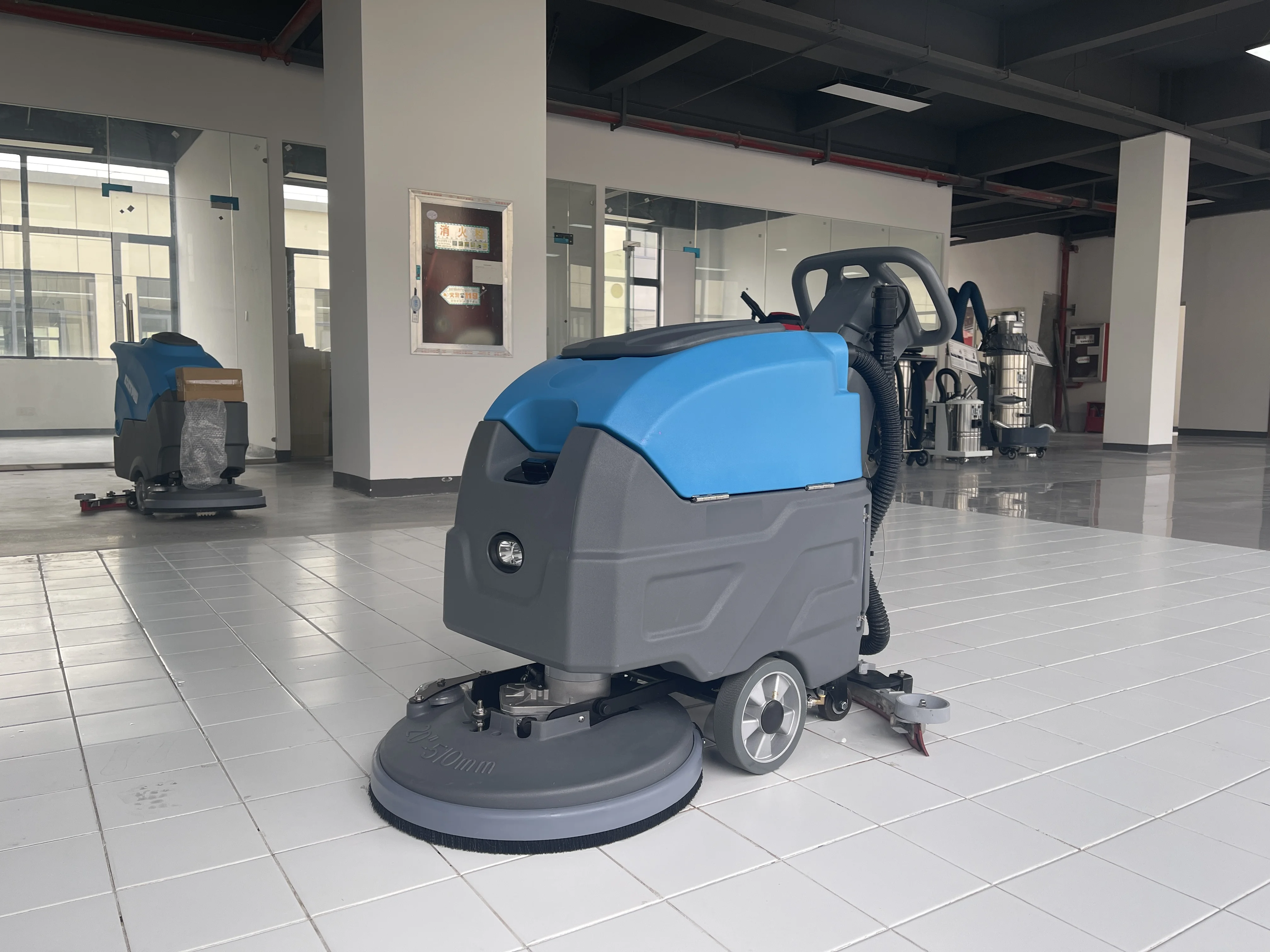 Commercial floor scrubber new